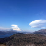 残る雪川上弘美も見た富士山／湯河原から路線バスで富士山を見に行き、笠雲（吊るし雲？）を見てインターネットの奇跡にも出会えたお話
